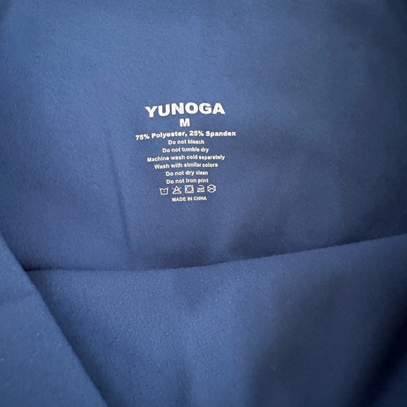 Tunings high waisted capri Yoga pants. Size Medium.
Never worn. - Picture 3 of 6